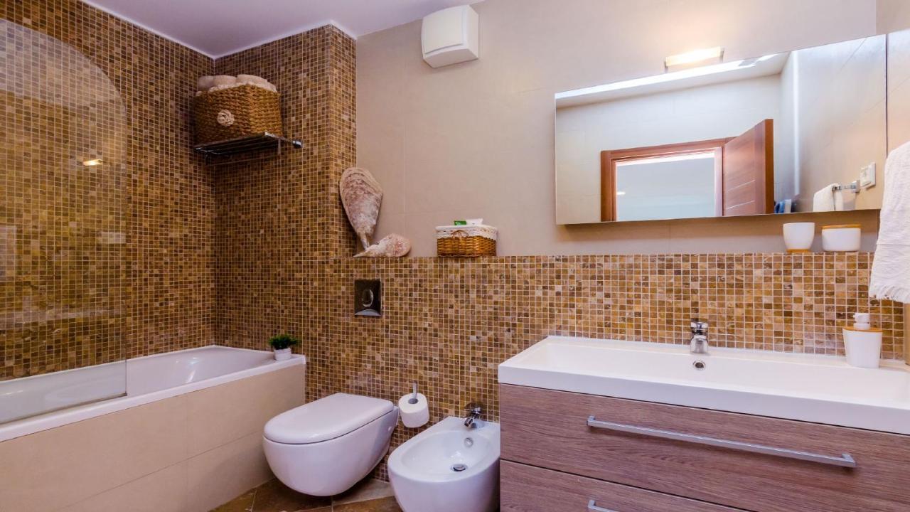 Blue Lagoon Apartment *